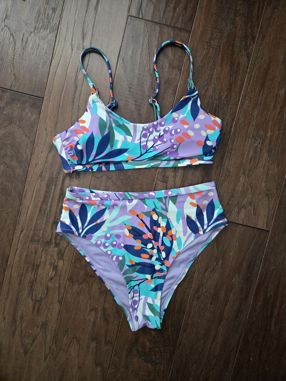 Cupshe Jenesis Tropical Back Hook Bikini Set